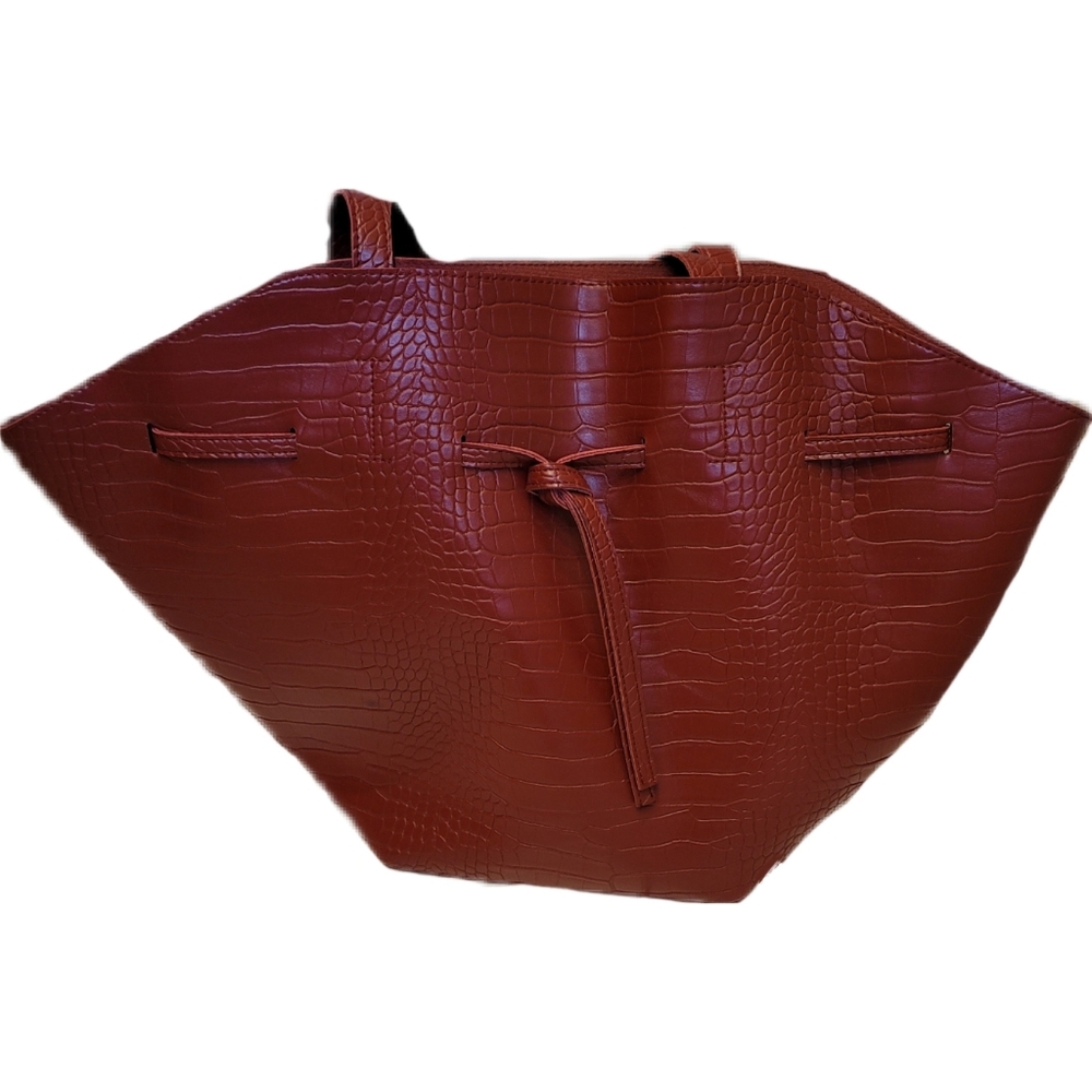 Textured tote bag